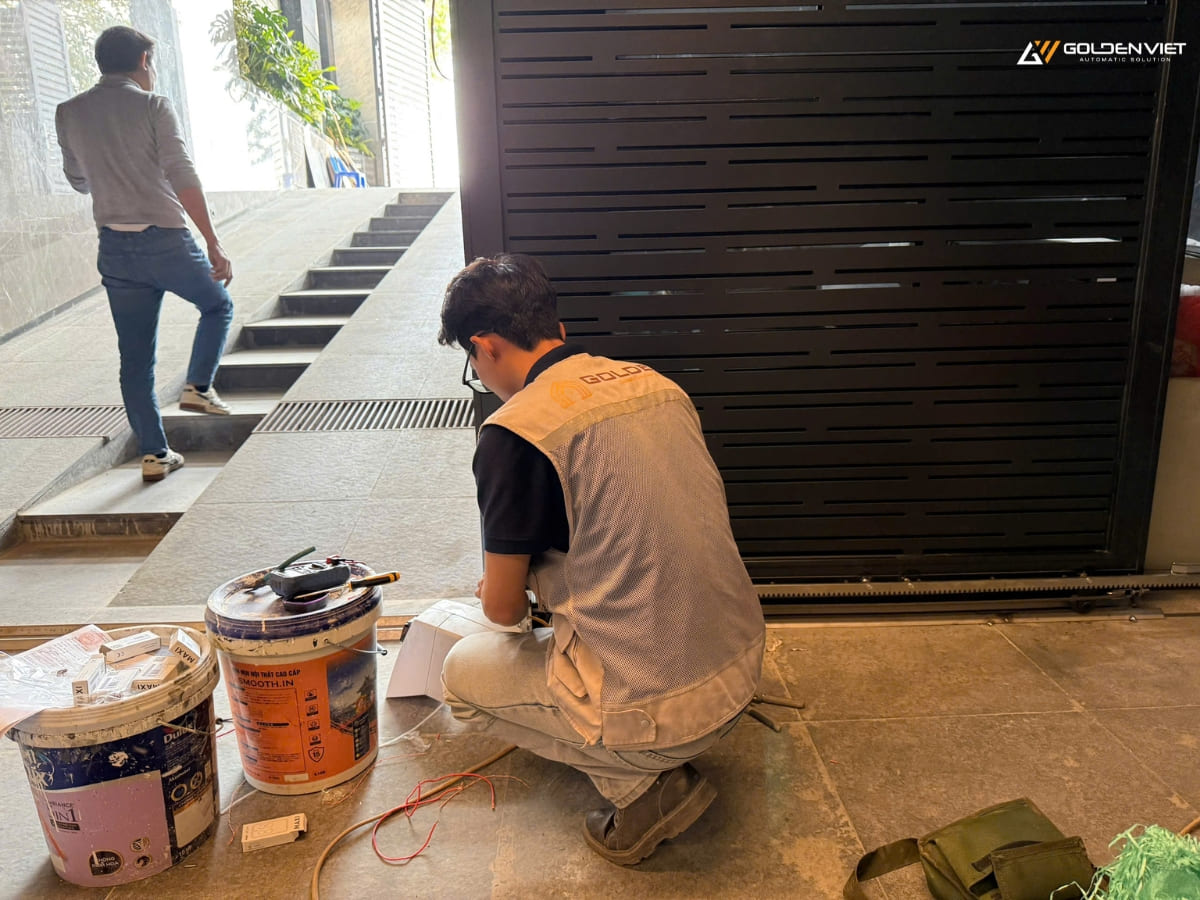 Kỹ thuật lắp đặt motor cổng trượt cẩn thận, đảm bảo an toàn